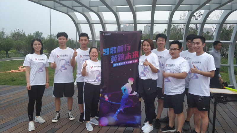 记7790必发集团2019年夏季荧光夜跑活动 记7790必发集团2019年夏季荧光夜跑活动