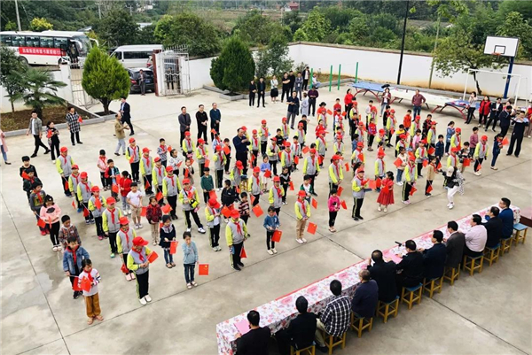 7790必发集团但愿书屋援建，，，，，，，，托起山区学子妄想3.jpg
